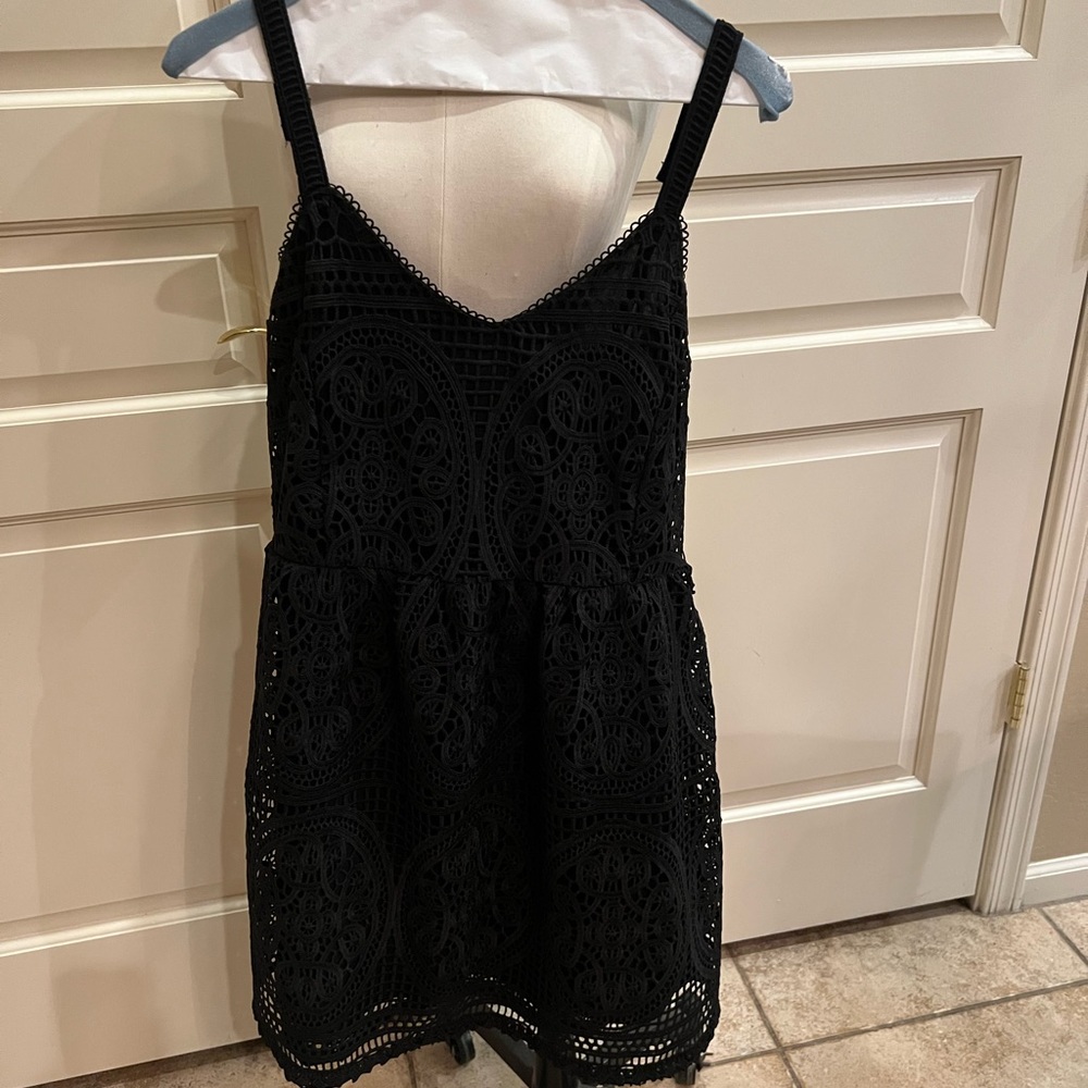 NEW W/ TAGS - Skies Are Blue Black Lace Cocktail Dress SZ Sm.